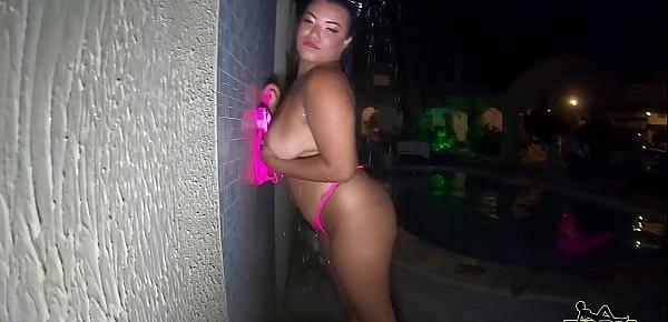  Aproveitei um banho bem provocante para chamar a minha amiga - Candy Crush Brasil - Angel Takemura
